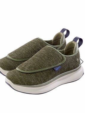 Silverts. Self-dressing Men’s Sneakers with Cushioned Sole. EUC.